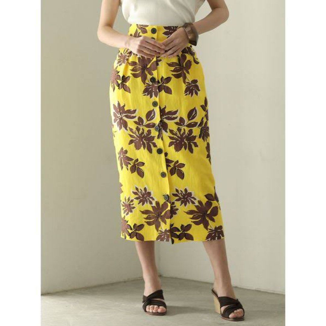 LagunaMoon(ラグナムーン)の新品タグ付き　ラグナムーン　フラワータイトスカート　黄色　完売　花柄　ボタニカル レディースのスカート(ロングスカート)の商品写真