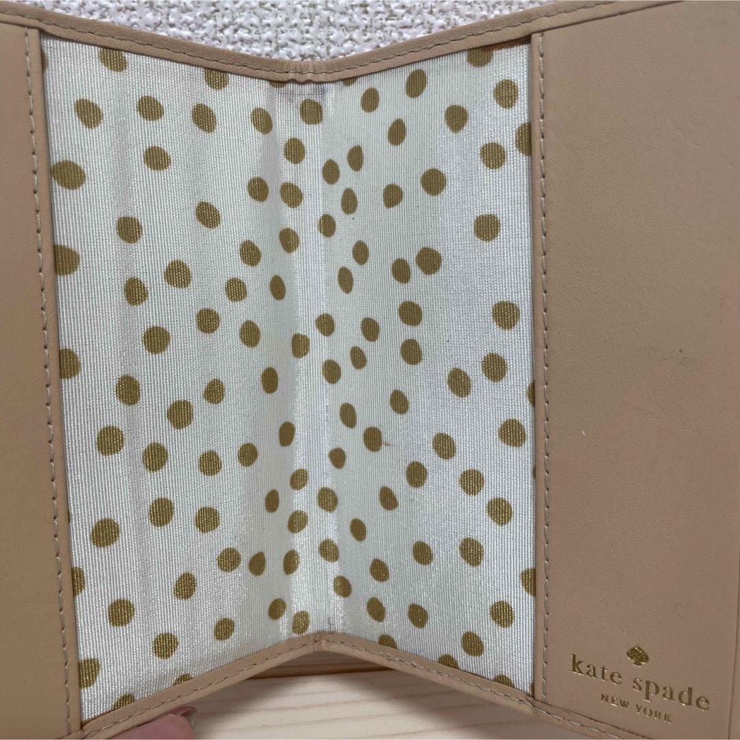 kate spade new york(ケイトスペードニューヨーク)の【美品】Kate spade パスポートケース インテリア/住まい/日用品の日用品/生活雑貨/旅行(旅行用品)の商品写真