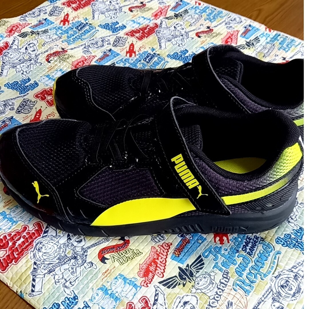 PUMA(プーマ)のキッズスニーカー23.5　プーマキッズスニーカー23.5 キッズ/ベビー/マタニティのキッズ靴/シューズ(15cm~)(スニーカー)の商品写真