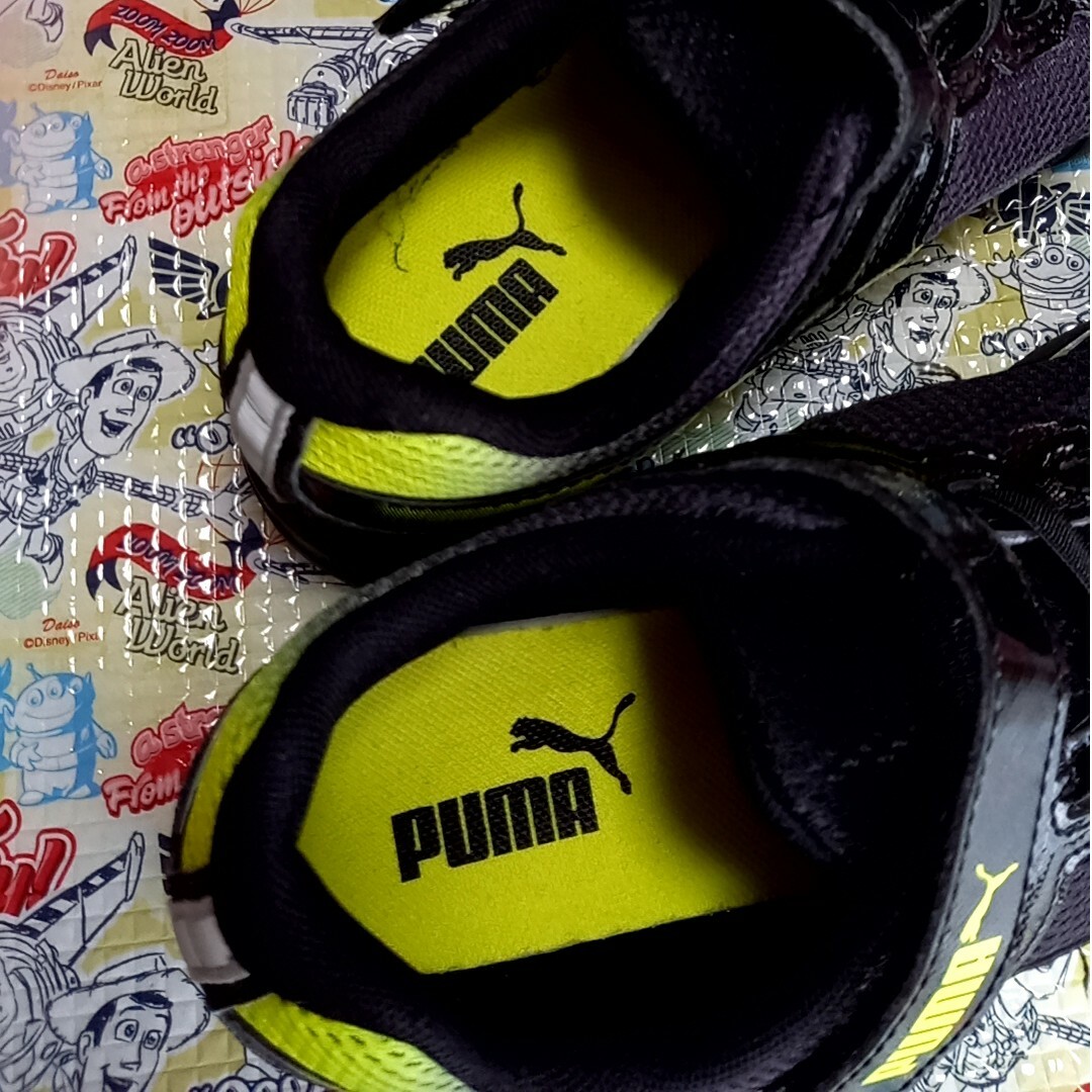 PUMA(プーマ)のキッズスニーカー23.5　プーマキッズスニーカー23.5 キッズ/ベビー/マタニティのキッズ靴/シューズ(15cm~)(スニーカー)の商品写真