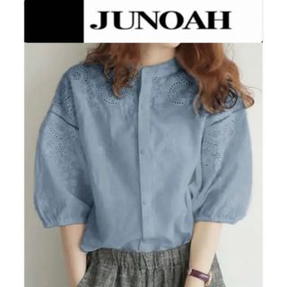 ジュノア(JUNOAH)の【 新品 】JUNOAH  刺繍 ノーカラー レース ブラウス ブルー L(シャツ/ブラウス(半袖/袖なし))