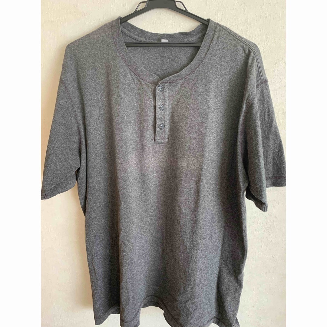ユニクロヘンリーネックメンズTシャツXL メンズのトップス(Tシャツ/カットソー(半袖/袖なし))の商品写真