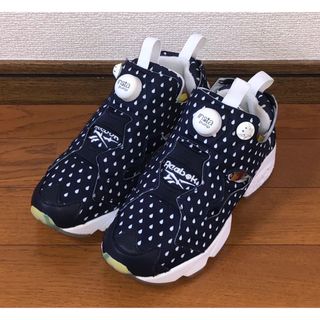 リーボック(Reebok)の23cm 良品 REEBOK PUMP FURY OG rain 水玉 ネイビー(スニーカー)