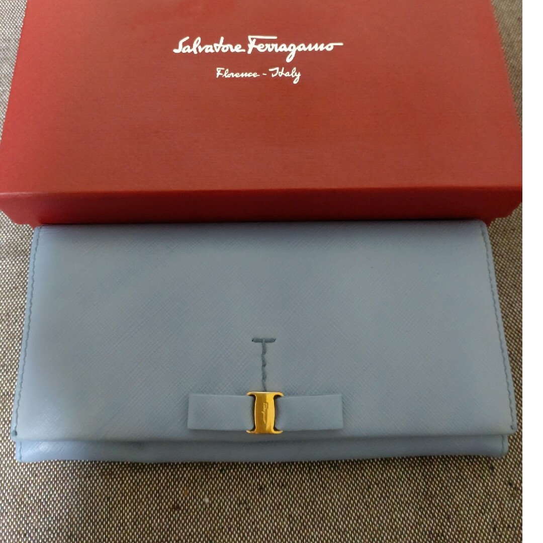 Salvatore Ferragamo(サルヴァトーレフェラガモ)のフェラガモ長財布 レディースのファッション小物(財布)の商品写真
