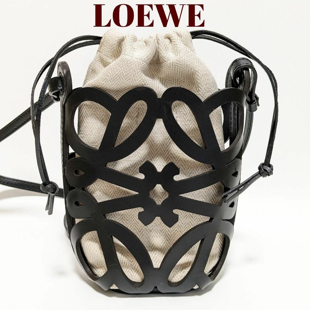 最終価格【新品未使用】LOEWEロエベ　アナグラム　カットアウト　ポシェット