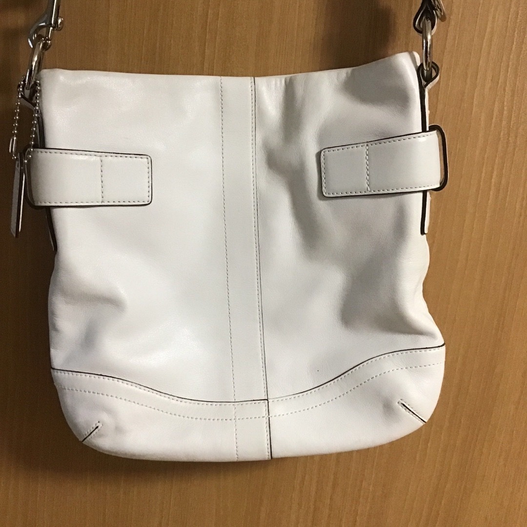コーチ ホワイト ショルダーバッグ レザー オールド 2way サコッシュ | フリマアプリ ラクマ