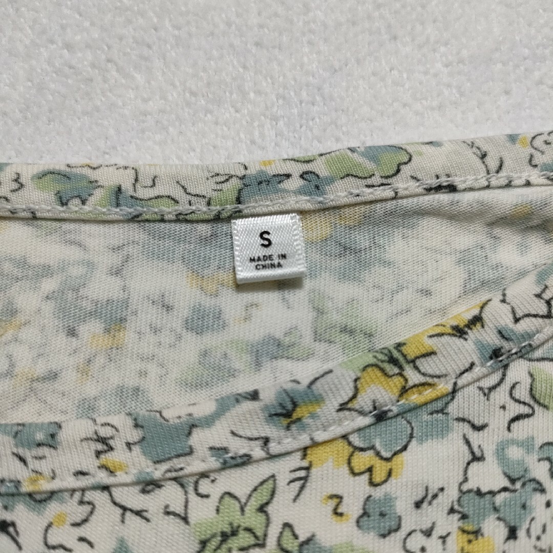 UNIQLO(ユニクロ)のUNIQLO ユニクロ (S)　花柄カットソー レディースのトップス(Tシャツ(半袖/袖なし))の商品写真