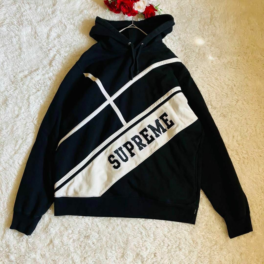 supremeシュプリーム フード付き プルオーバーパーカー 黒白 斜めロゴ L | フリマアプリ ラクマ