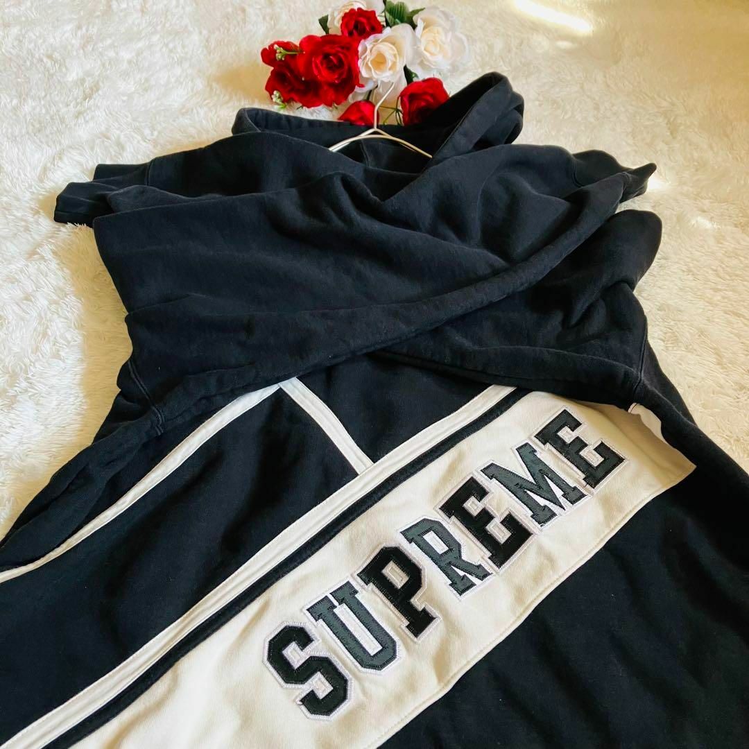 supremeシュプリーム フード付き プルオーバーパーカー 黒白 斜めロゴ L