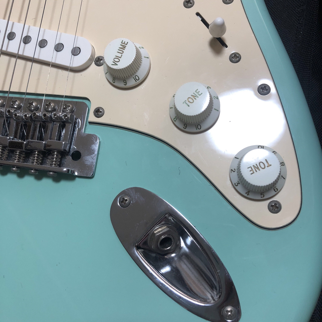 Squier ストラト エレキギター サーフグリーン 水色 - エレキギター Squier ストラト エレキギター サーフグリーン 水色 - エレキギター