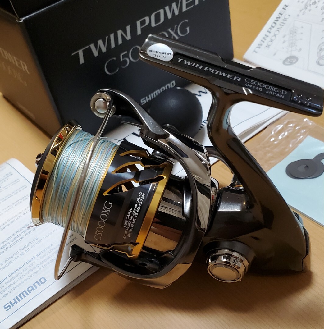 SHIMANO(シマノ)のTWIN POWER C5000XG (ツインパワー) スポーツ/アウトドアのフィッシング(リール)の商品写真