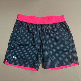 アンダーアーマー(UNDER ARMOUR)のアンダーアーマー♡黒 ピンク ショートパンツ ドット 水玉 レディース(ウェア)