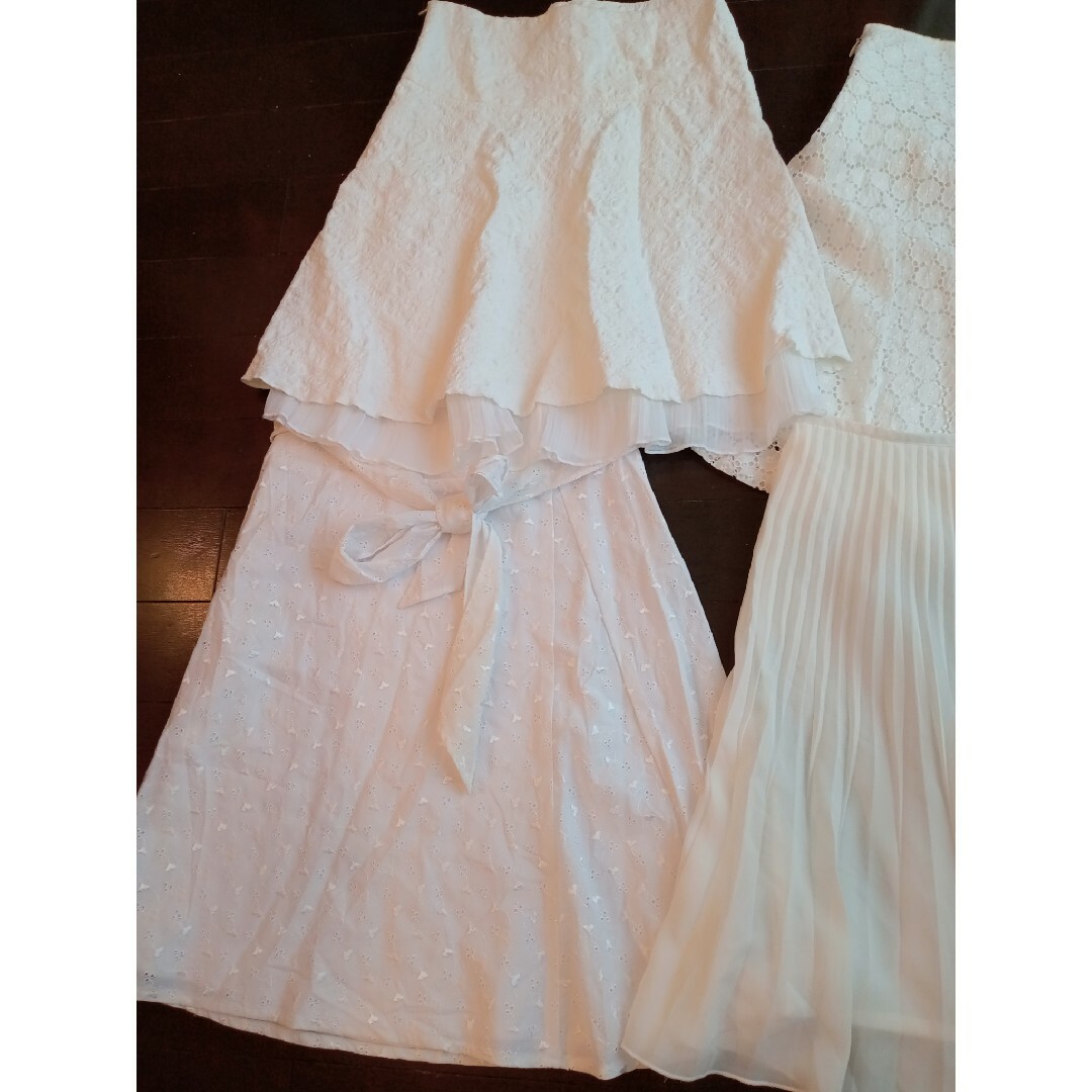 ROPE’(ロペ)の白スカート　　4枚セット レディースのスカート(ひざ丈スカート)の商品写真