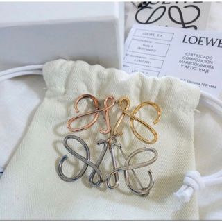 ロエベ(LOEWE)のLOEWE ロエベ アナグラムブローチ　マルチカラー　4色(ブローチ/コサージュ)