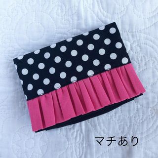 ハンドメイド⭐︎移動ポケット⭐︎ブラック　水玉×ピンクフリル⭐︎女の子(外出用品)