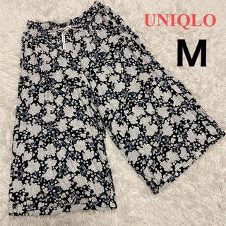 ユニクロ(UNIQLO)のUNIQLO リラコ パンツ Mサイズ 花柄(カジュアルパンツ)