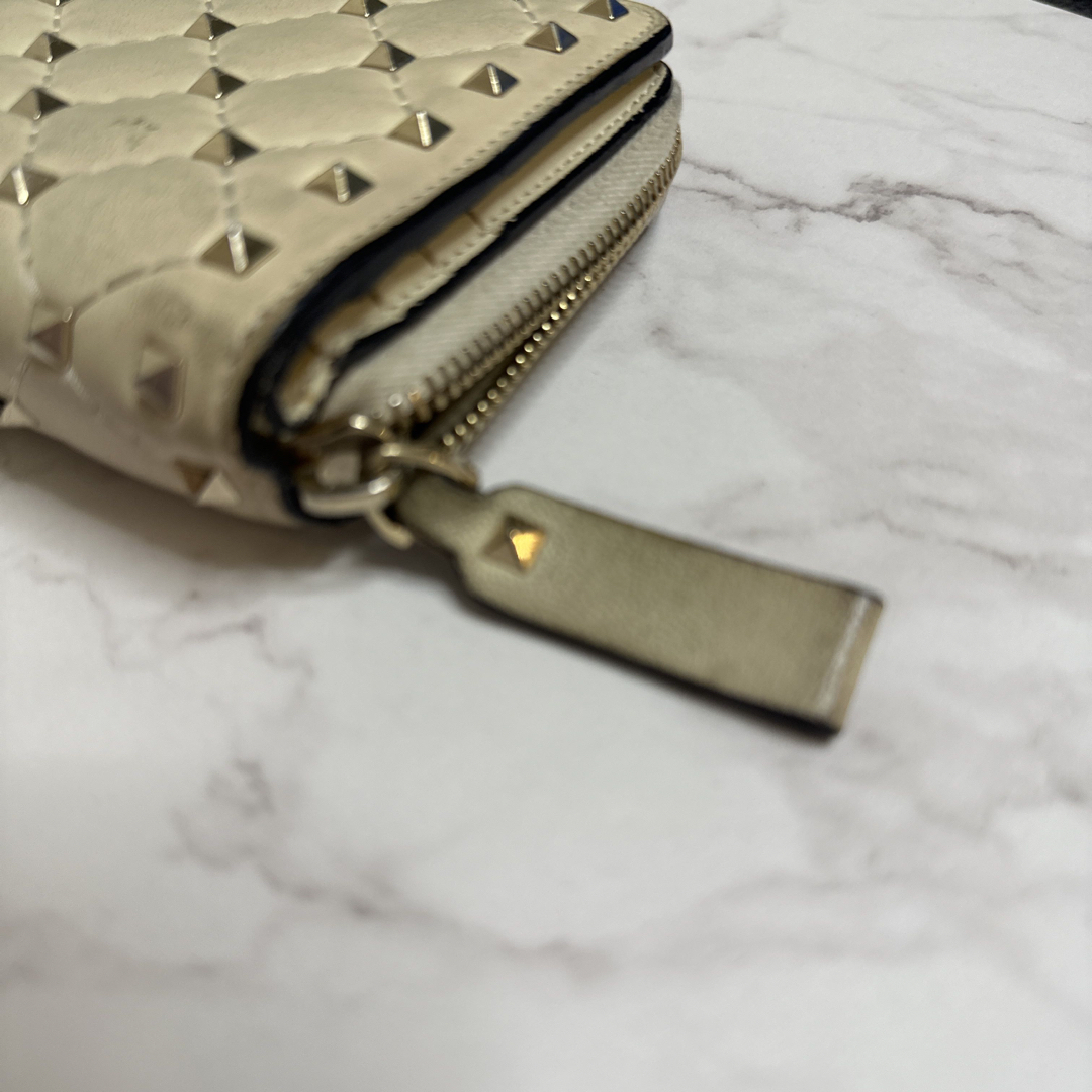 VALENTINO(ヴァレンティノ)のヴァレンティノ　財布 レディースのファッション小物(財布)の商品写真