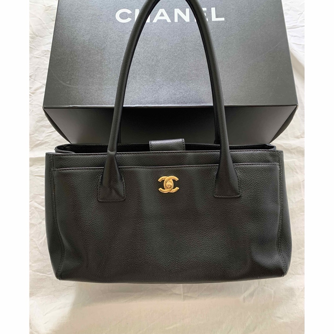 CHANELカラーシャネル エグゼクティブ トートバッグ