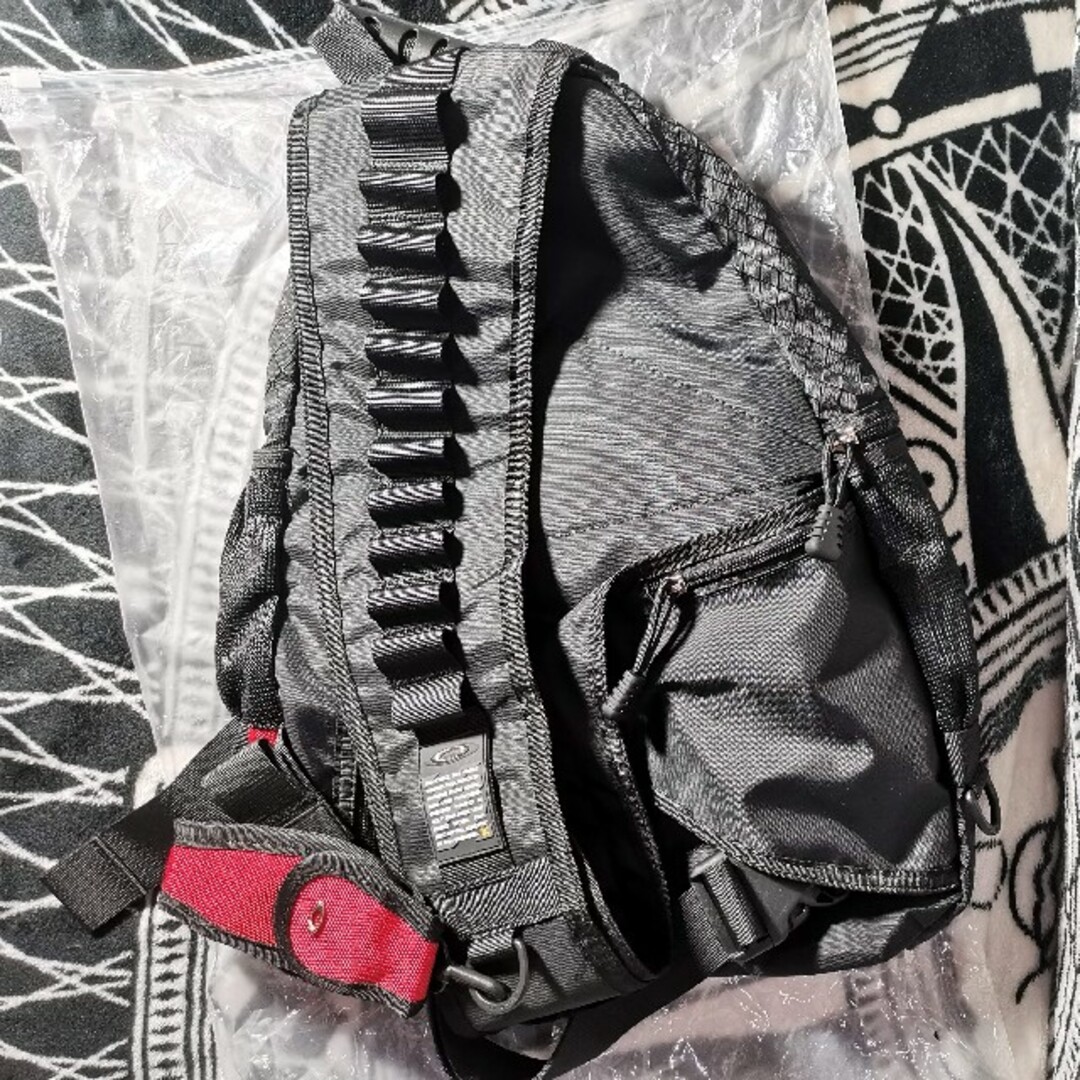 Oakley - OAKLEY オークリー 00s ショルダーバッグ 黒赤の通販 by
