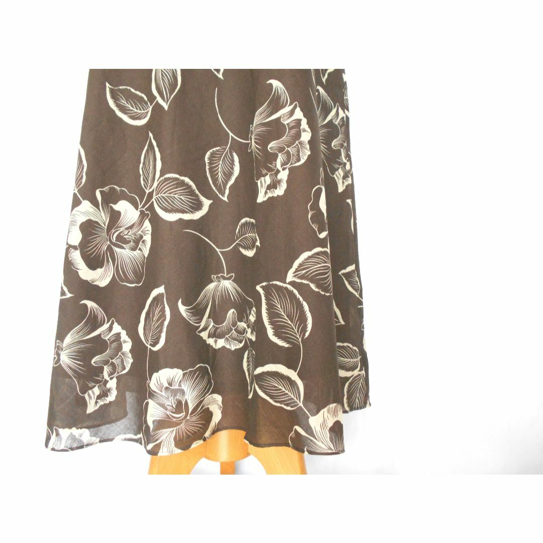 LAURA ASHLEY(ローラアシュレイ)の未使用 送料無料 ローラアシュレイ 茶色 花柄 ブラウス スカート セットアップ レディースのレディース その他(セット/コーデ)の商品写真