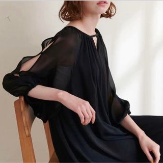 ナチュラルクチュール(natural couture)のシアー楊柳スリットデザインワンピース (ロングワンピース/マキシワンピース)