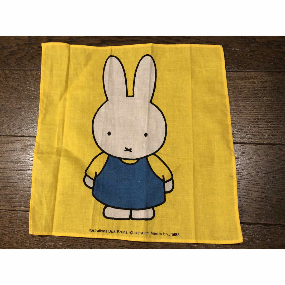 miffy(ミッフィー)の【送料込】非売品 ノベルティ 新品 ミッフィー ミニ ハンカチ イエロー エンタメ/ホビーのおもちゃ/ぬいぐるみ(キャラクターグッズ)の商品写真