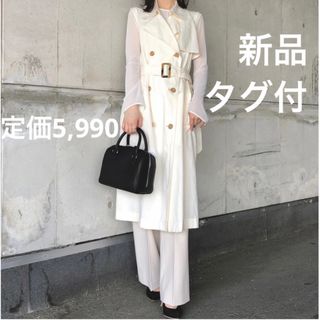 ユニクロ(UNIQLO)のスリーブレスワンピース　トップス　SS 白　ウーマン  アウター　羽織り(ロングワンピース/マキシワンピース)