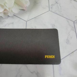 セール正規店 FENDI グリーン×ゴールド ロゴ かわいい キーホルダー