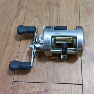 シマノ(SHIMANO)のシマノ　05　カルカッタ　400(リール)