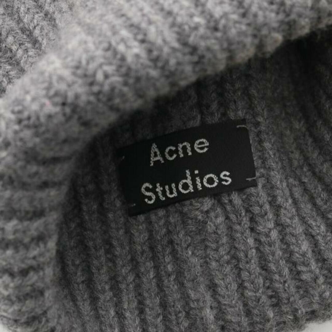 Acne Studios(アクネストゥディオズ)のフェイスパッチ ニット帽子 ビーニー ウール グレー レディースの帽子(ニット帽/ビーニー)の商品写真