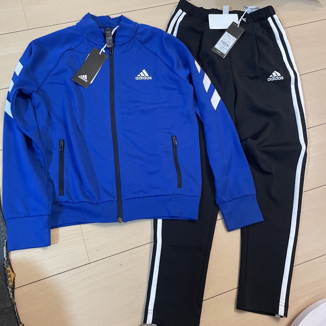 adidas(アディダス)のadidasジャージ上下セット⭐︎ 140cm キッズ/ベビー/マタニティのキッズ服男の子用(90cm~)(その他)の商品写真