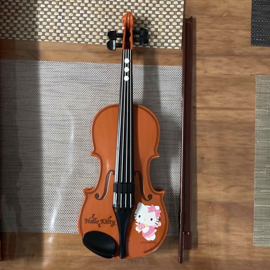 サンリオ(サンリオ)のハローキティ　ひけちゃう　バイオリン キッズ/ベビー/マタニティのおもちゃ(楽器のおもちゃ)の商品写真