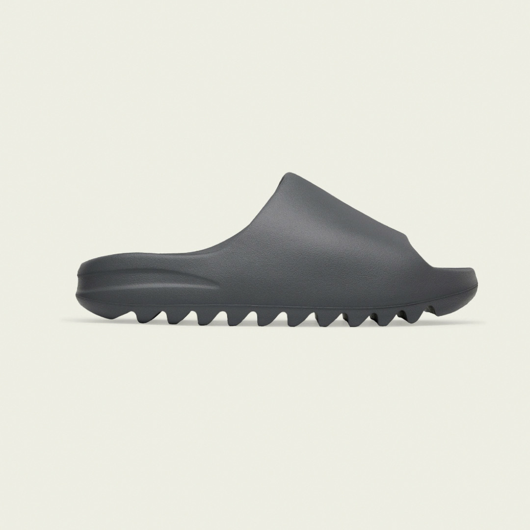 YEEZY（adidas）(イージー)のYZY SLIDE   スレートグレー メンズの靴/シューズ(サンダル)の商品写真