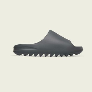 イージー(YEEZY（adidas）)のYZY SLIDE   スレートグレー(サンダル)