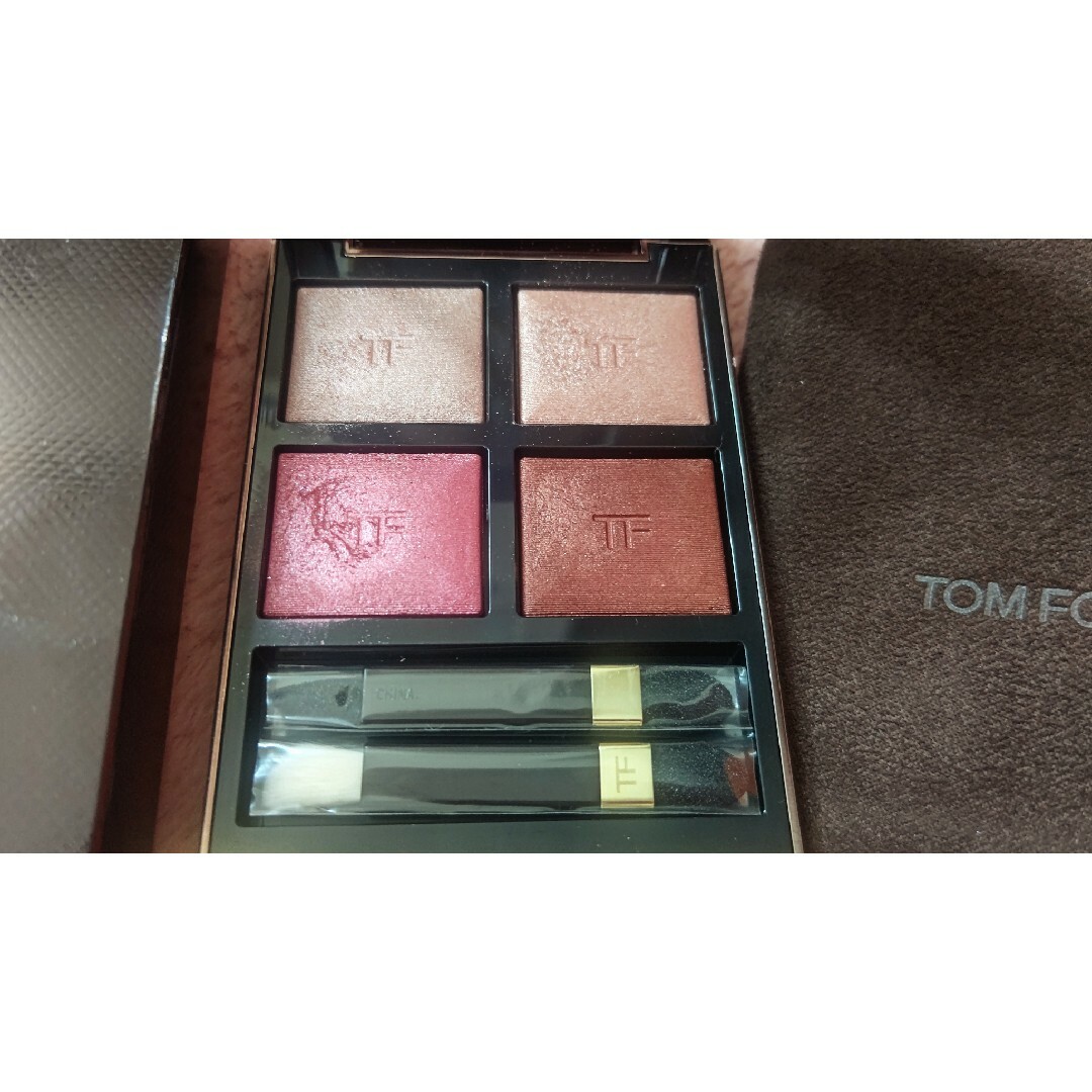 TOM FORD BEAUTY(トムフォードビューティ)のエリコフ様専用トムフォードアイカラークォード42A ヘイズィセンシュアリティ コスメ/美容のベースメイク/化粧品(アイシャドウ)の商品写真