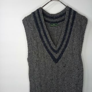 フレッドペリー(FRED PERRY)のイタリア製　フレッドペリー　Vネック　ニット　ワンピース　ケーブル編み　刺繍ロゴ(ニット/セーター)