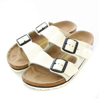 ビルケンシュトック(BIRKENSTOCK)のビルケンシュトック ARIZONA コンフォートサンダル パテント 24cm 白(サンダル)