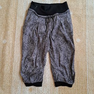 アディダス(adidas)のヨガパンツ　ピラティス　 M ウェア(クロップドパンツ)