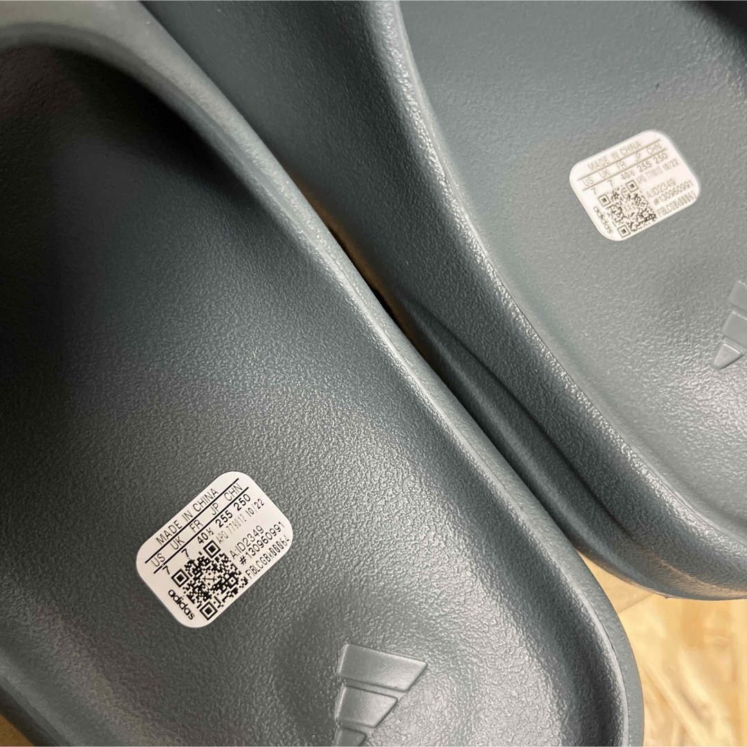 YEEZY（adidas）(イージー)のadidas YEEZY SLIDE SLATE MARINE 25.5 新品 メンズの靴/シューズ(サンダル)の商品写真