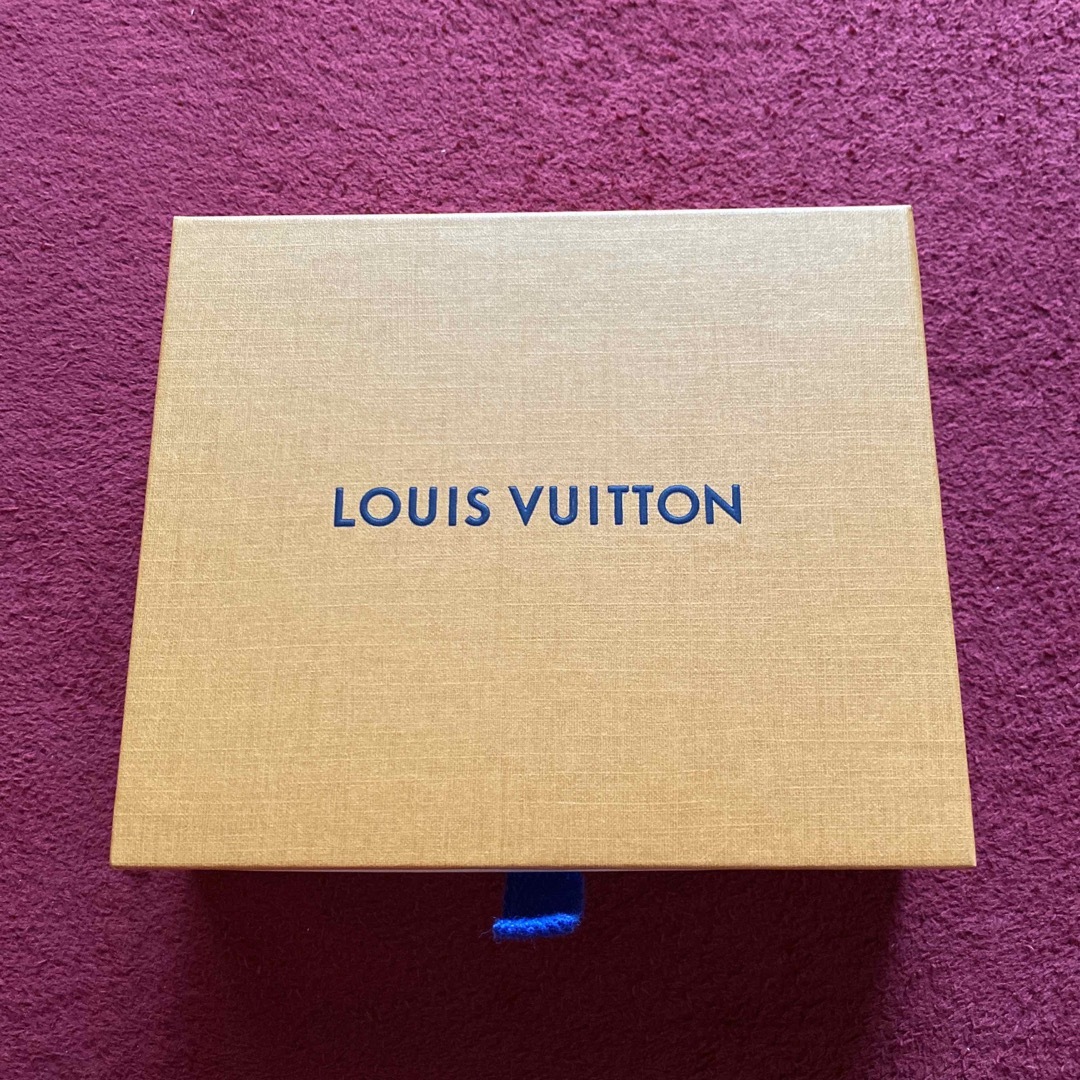 LOUIS VUITTON(ルイヴィトン)のＬＯU IS VUITTONの空箱 インテリア/住まい/日用品のオフィス用品(ラッピング/包装)の商品写真