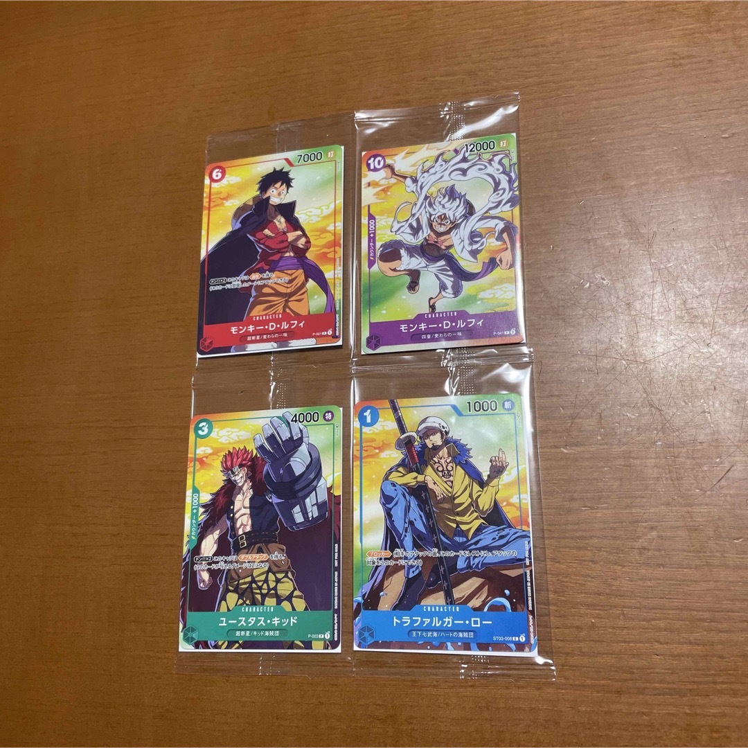 ONE PIECE(ワンピース)のセブンイレブン限定　ワンピースカード　４種　コンプリート エンタメ/ホビーのトレーディングカード(その他)の商品写真