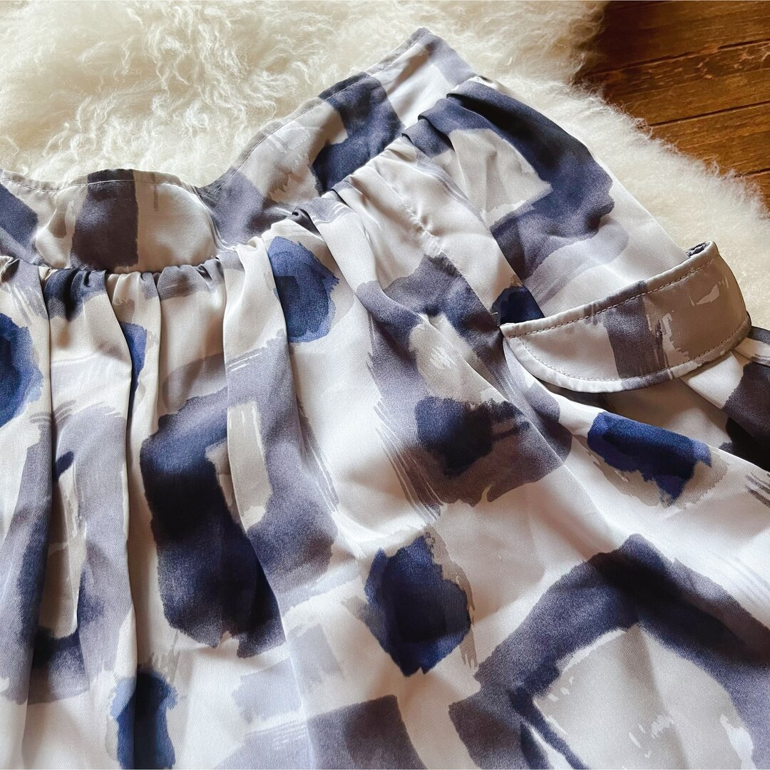 JEANASIS(ジーナシス)のJEANASIS ジーナシス ペイント 幾何学 模様 ミニ スカート グレー レディースのスカート(ミニスカート)の商品写真