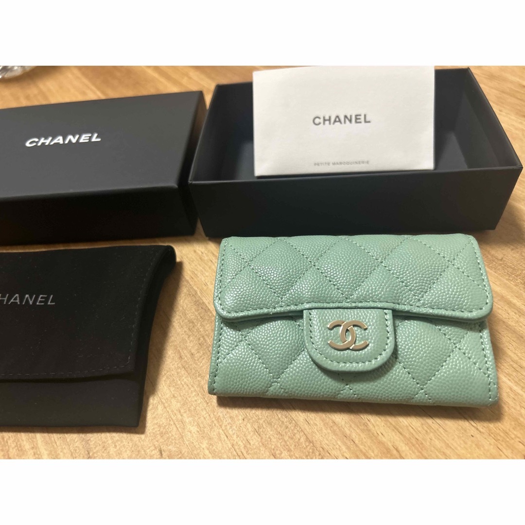 CHANEL(シャネル)のシャネル　正規品　フラップカードケース　ミニ財布 レディースのファッション小物(財布)の商品写真