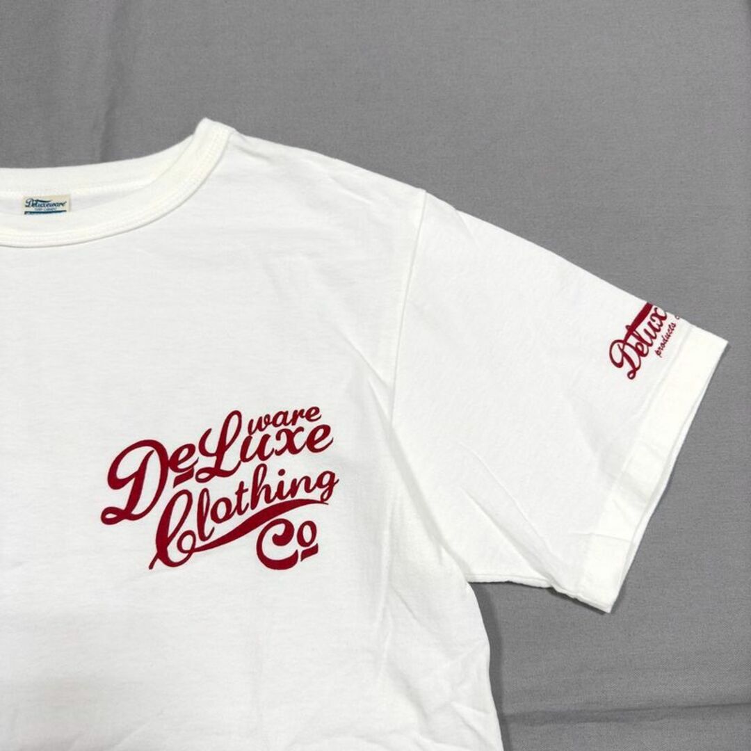 DELUXEWARE(デラックスウエア)のDELUXE WARE デラックスウエア ロゴ Tシャツ XLサイズ 白 メンズのトップス(Tシャツ/カットソー(半袖/袖なし))の商品写真