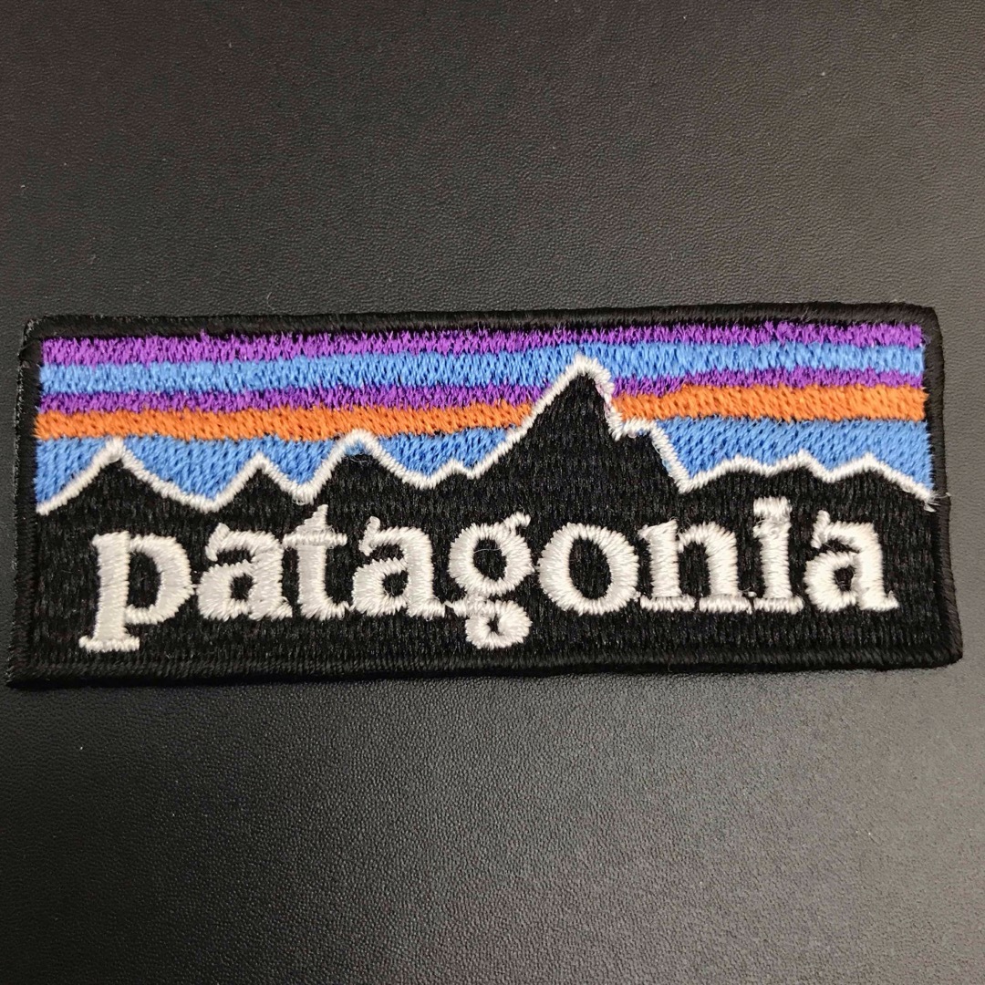 patagonia(パタゴニア)の70×28mm PATAGONIA フィッツロイロゴ アイロンワッペン -1L ハンドメイドの素材/材料(各種パーツ)の商品写真