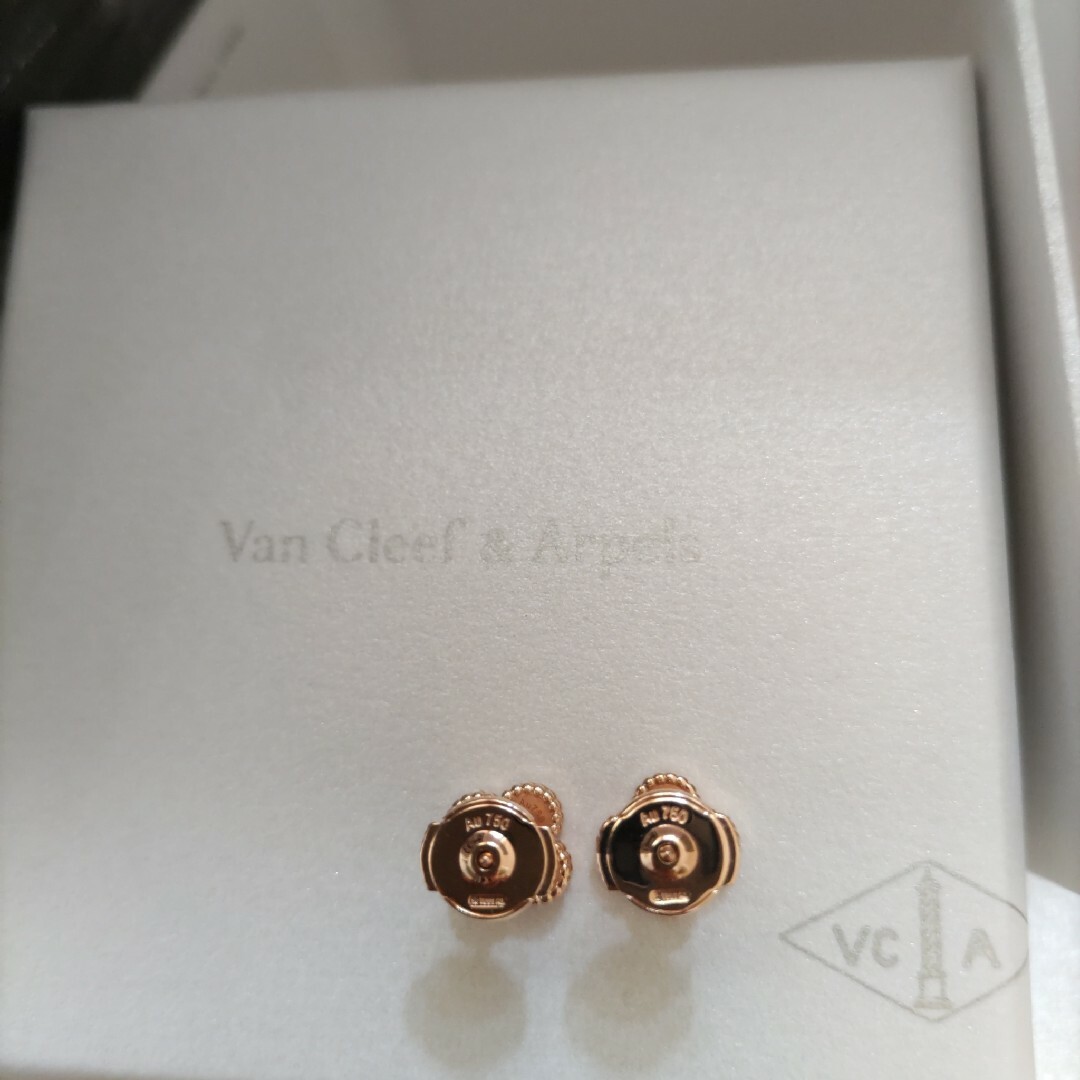 Van Cleef & Arpels(ヴァンクリーフアンドアーペル)のヴァンクリーフ＆アーペル スウィートアルハンブラ ピアス レディースのアクセサリー(ピアス)の商品写真