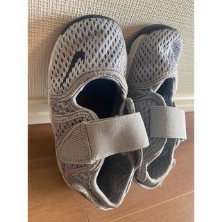 ナイキ(NIKE)のNIKE リトルリフト　グレー　サンダル　(サンダル)