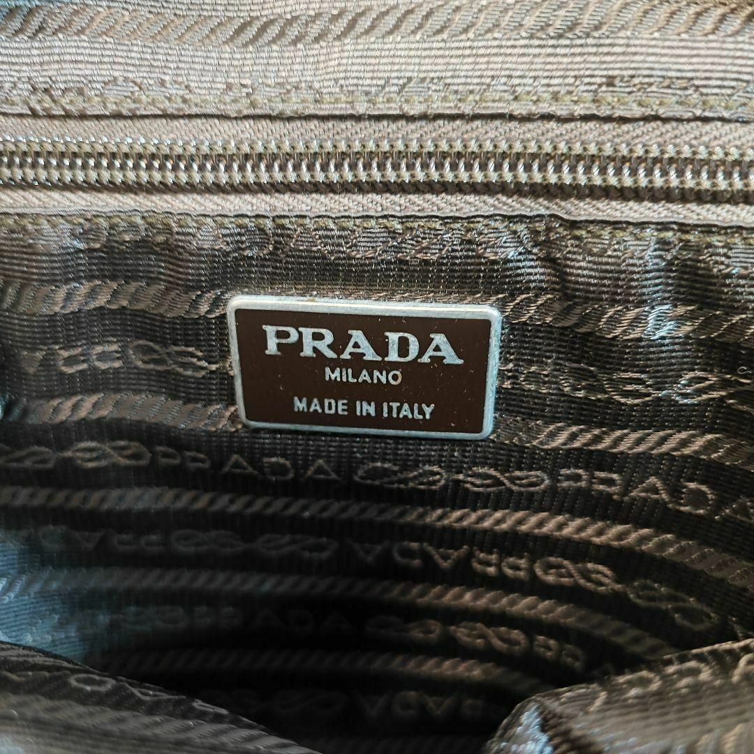 PRADA(プラダ)のPRADA【プラダ】ハンドバック　四角　カーキ　三角プレート　ナイロン レディースのバッグ(ハンドバッグ)の商品写真