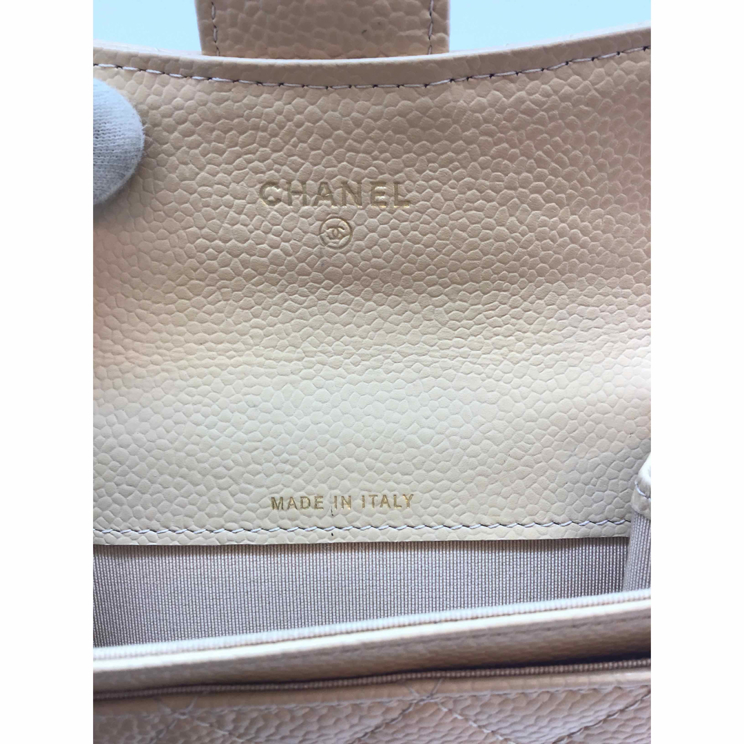 CHANEL(シャネル)のCHANEL  カードケース　AP0214 キャビアスキン/ベージュ レディースのファッション小物(名刺入れ/定期入れ)の商品写真
