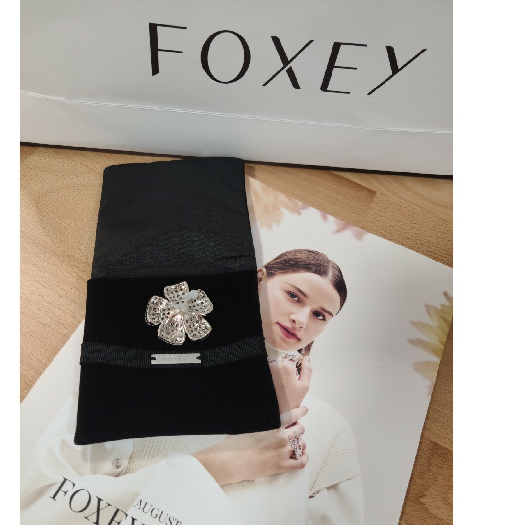 純正売れ済 フォクシーお花ブローチ25300円 ブローチ/コサージュ www